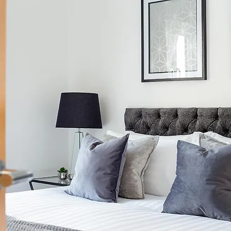 Deanery Court Vittrum Suites Southampton Esterno foto
