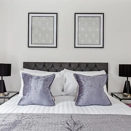 Deanery Court Vittrum Suites Southampton Esterno foto