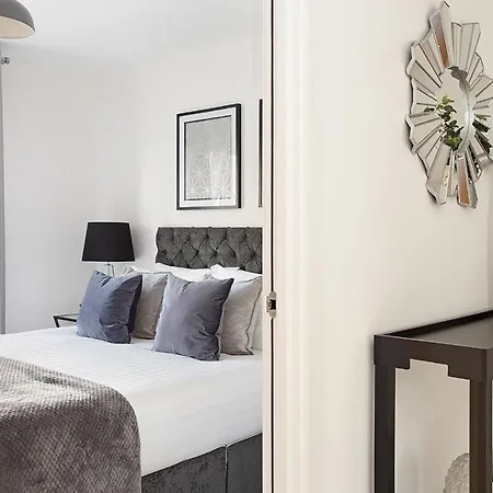 Deanery Court Vittrum Suites Southampton Esterno foto