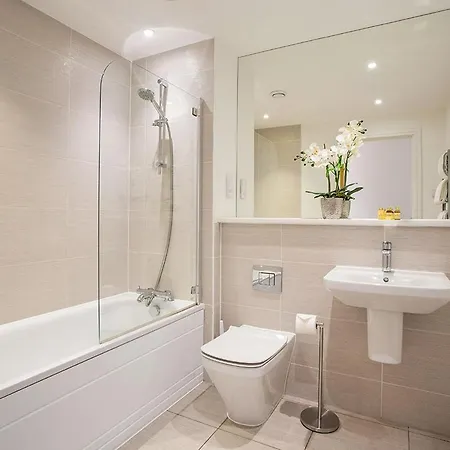 Deanery Court Vittrum Suites Southampton Esterno foto