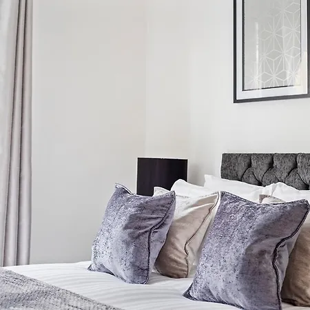 Deanery Court Vittrum Suites Southampton Esterno foto